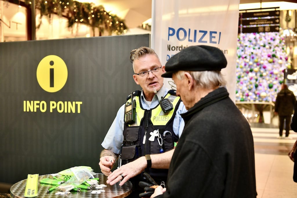 Düsseldorfer Polizei und Verbraucherzentrale beraten