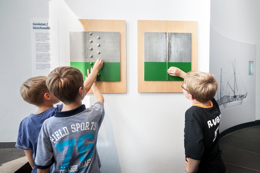 “Warum schwimmt ein Schiff?”: Kinderworkshop im SchifffahrtMuseum