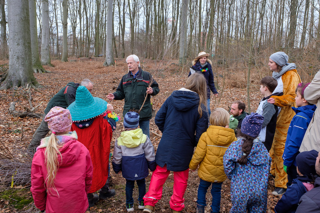 Düsseldorfer Familien haben das Niederheider Wäldchen aufgeforstet