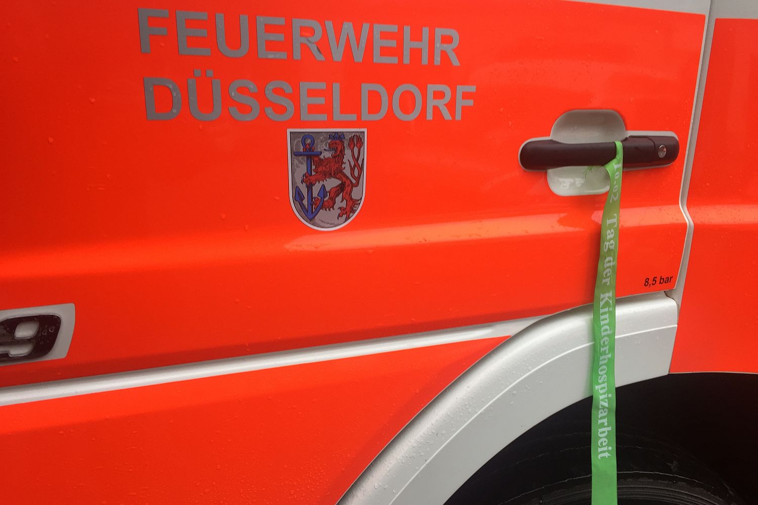 Zimmerbrand in Gewerbebetrieb — Brandausbreitung verhindert, 1 verletzte Person versorgt