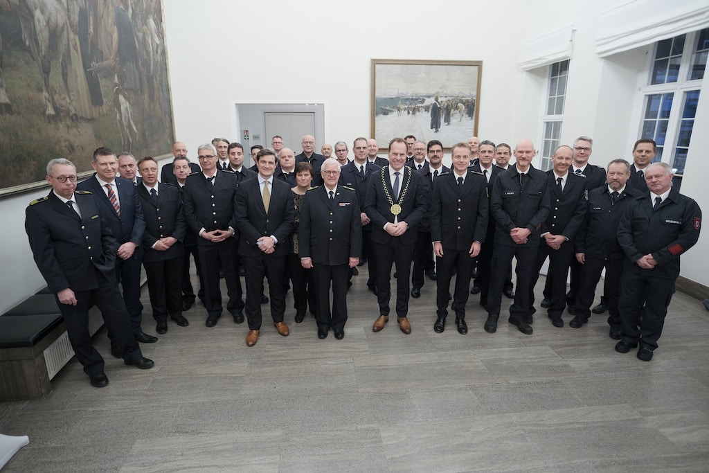 27 Feuerwehrleute im Rathaus ausgezeichnet