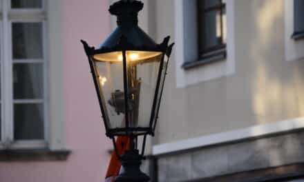 Stadt erhält grünes Licht für die Umrüstung von rund 4.000 Gaslaternen auf Strombetrieb