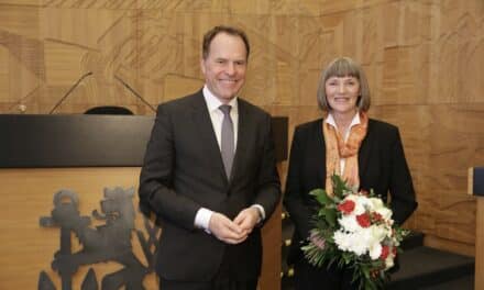 Stadtrat bestätigt einstimmig Stadtkämmerin Dorothée Schneider im&nbsp;Amt