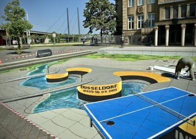 Der Künstler Gregor Wosik bei der Erstellung des Kunstwerkes Foto: LOKALBÜRO