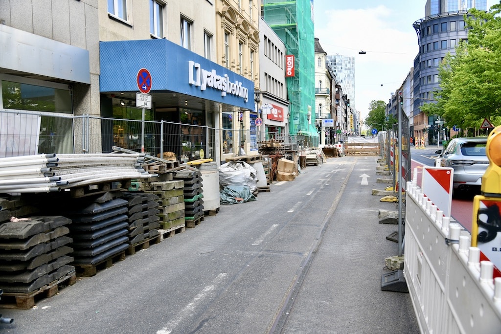 Friedrichstraße: Arbeiten an der Oberfläche beginnen