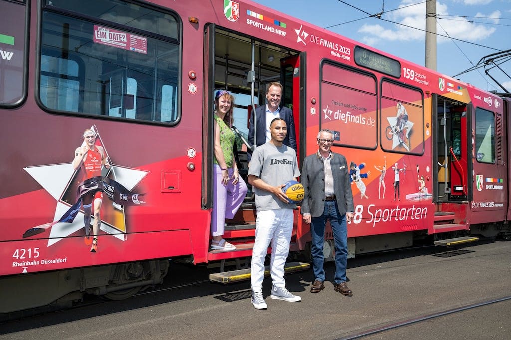 Finals-Straßenbahn U79 verbindet Düsseldorf und Duisburg