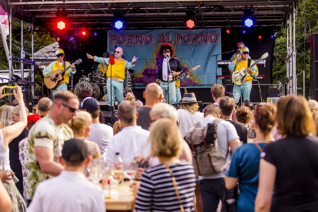 Rennsport mit Partyfeeling beim Gottfried Schultz After Work-Renntag