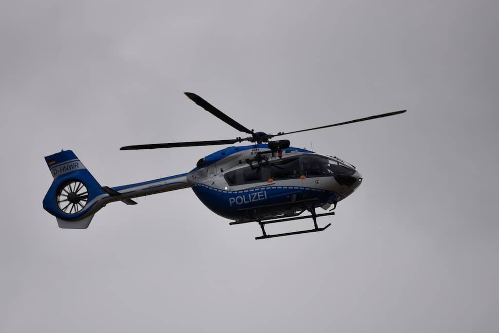 Fahndungserfolg in Flingern: Kfz-Diebe auf frischer Tat ertappt – Hubschrauber im nächtlichen Einsatz