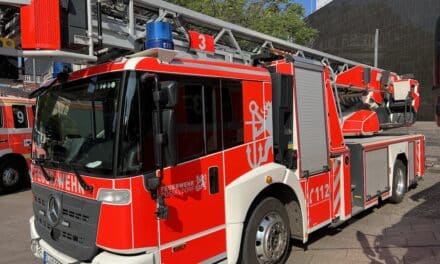 Mehrere Wohnwagen in Vollbrand
