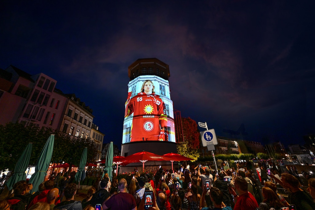 Neue DEG-Trikots strahlten über Düsseldorf!
