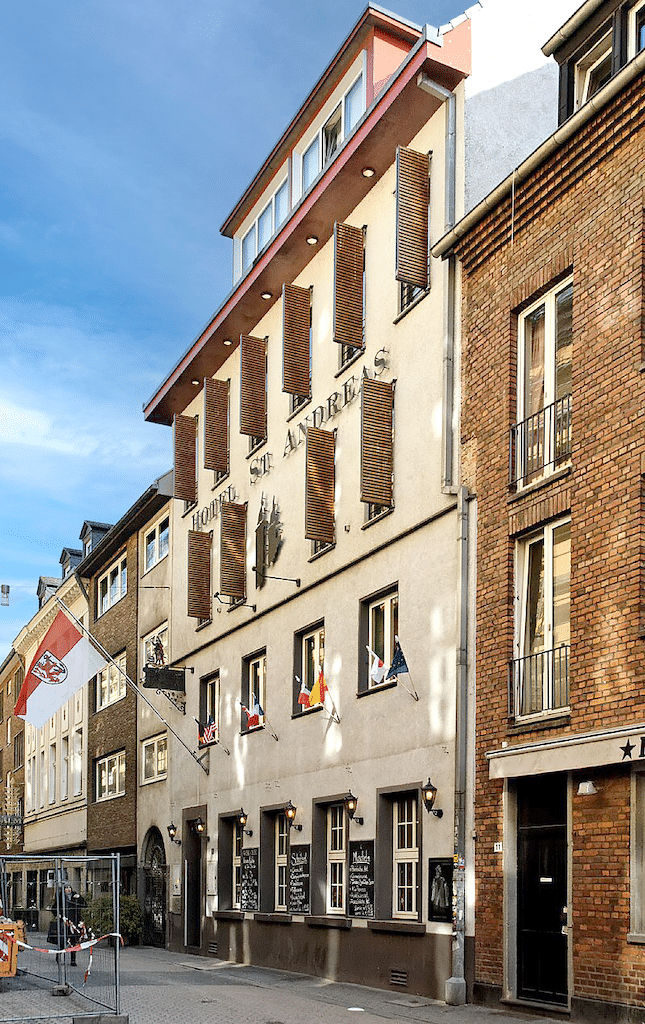 Aus „Benders Marie“ wird „HôtelHôtel“