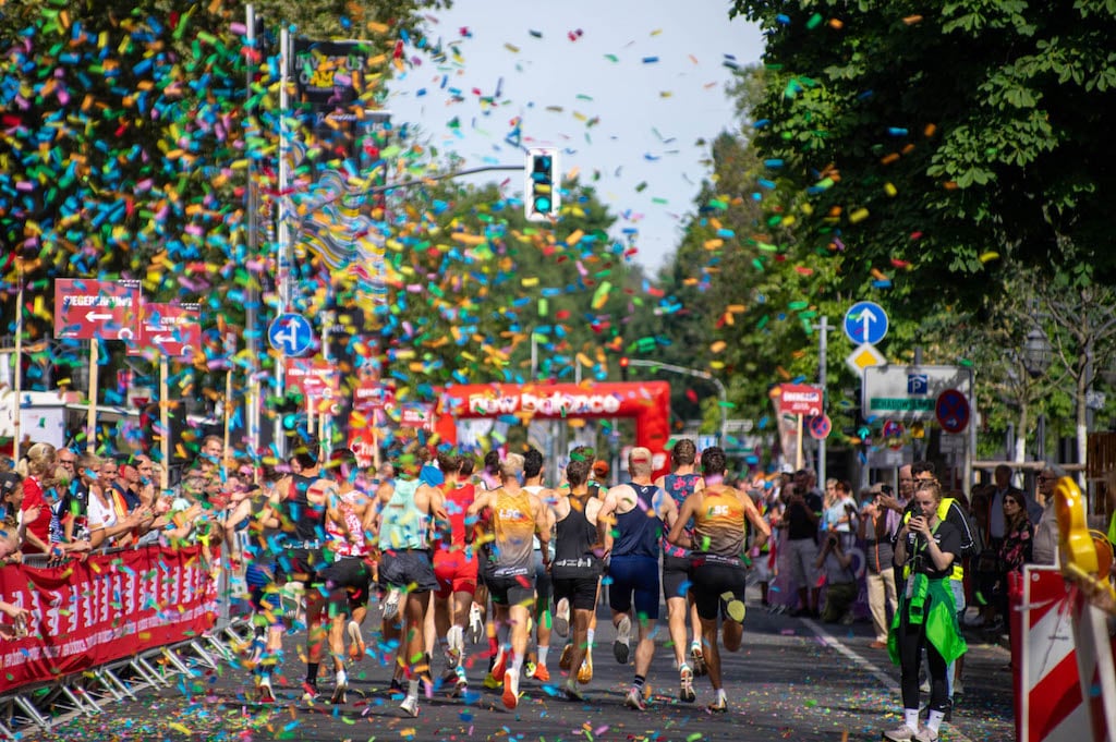 Lauf-Community feiert riesige Party bei New Balance KÖ MEILE