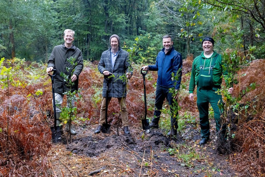 Airport, Eurowings und AviAlliance pflanzen rund 2.500 Bäume in Heltorfer Mark bei Düsseldorf-Angermund
