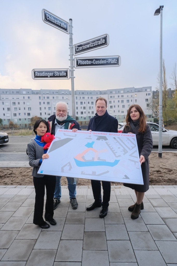 V.l.: Die japanische Generalkonsulin Setsuko Kawahara, Bezirksbürgermeister Dietmar Wolf in Vertretung für den britischen Generalkonsul Nick Russell, OB Dr. Stephan Keller und die ukrainische Generalkonsulin Iryna Shum,(c)Landeshauptstadt Düsseldorf/Michael Gstettenbauer V.l.: Die japanische Generalkonsulin Setsuko Kawahara, Bezirksbürgermeister Dietmar Wolf in Vertretung für den britischen Generalkonsul Nick Russell, OB Dr. Stephan Keller und die ukrainische Generalkonsulin Iryna Shum,(c)Landeshauptstadt Düsseldorf/Michael Gstettenbauer<br />