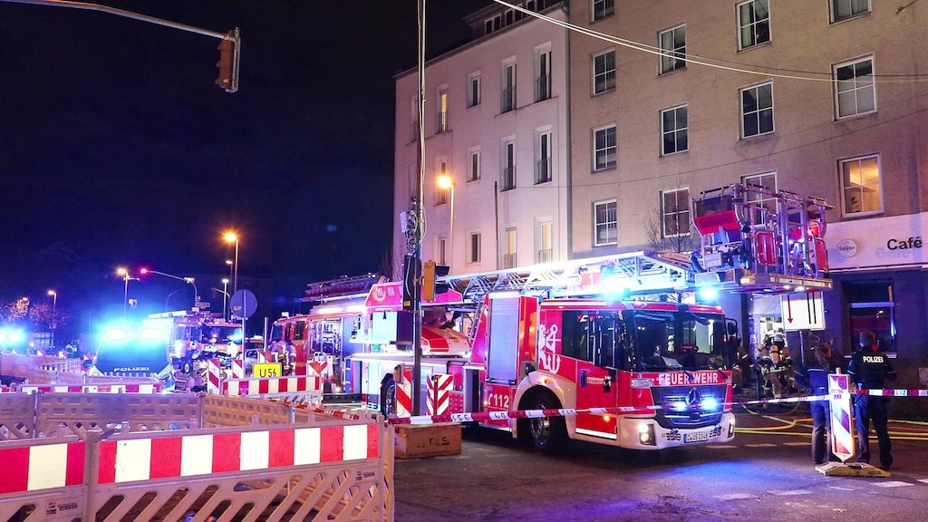 Großeinsatz der Feuerwehr in Düsseldorf: Brand im Blumenladen erfolgreich gelöscht