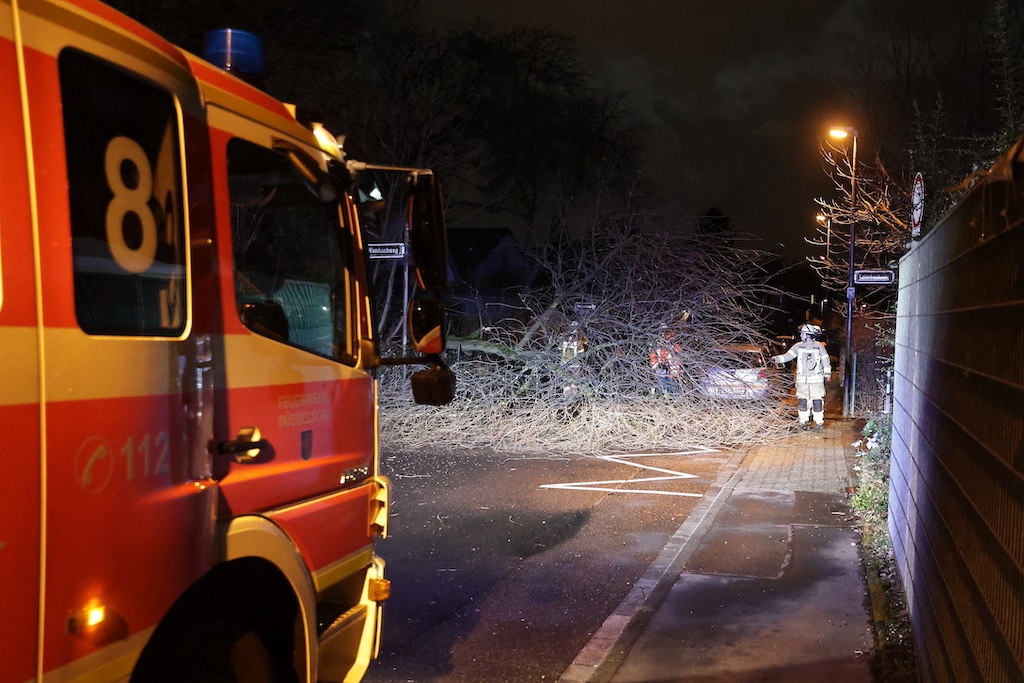 Sturmtief Bernd über Düsseldorf – viele wetterbedingte Einsätze der Feuerwehr