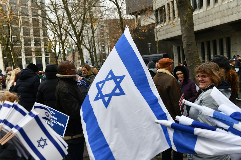 “Ein Jahr danach…” — Landeshauptstadt Düsseldorf erinnert an den Terrorangriff der Hamas