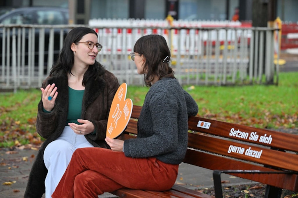 Zwölf ZUHÖR.Bänke fördern künftig das menschliche Miteinander in Düsseldorf