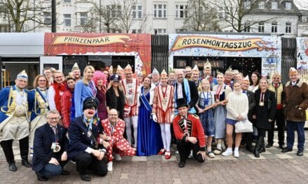 Närrische Straßenbahnfahrt begeistert erneut: Prinz Uwe I. und Venetia Melanie an&nbsp;Bord!