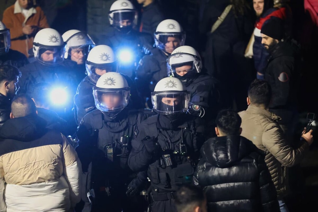 Silvester in Düsseldorf: Intensive Polizeieinsätze und vorläufige Bilanz zum Jahreswechsel 2023/2024