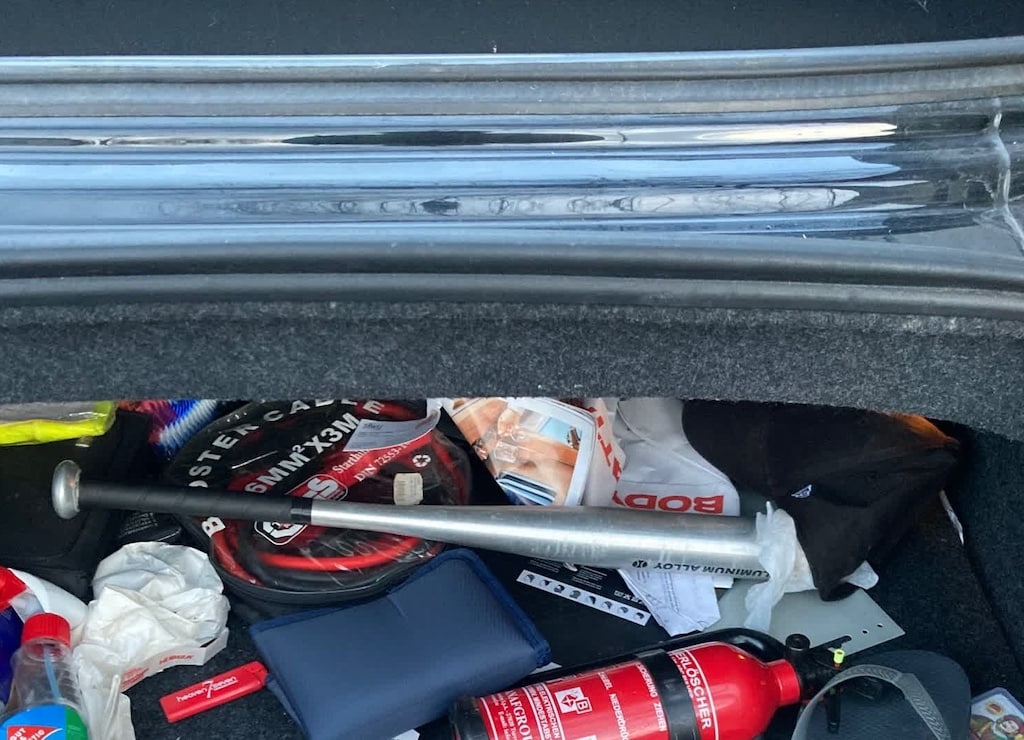 Fahrzeugkontrolle in Flingern-Süd: Audi TT stillgelegt — Fahrer zum Fußgänger gemacht