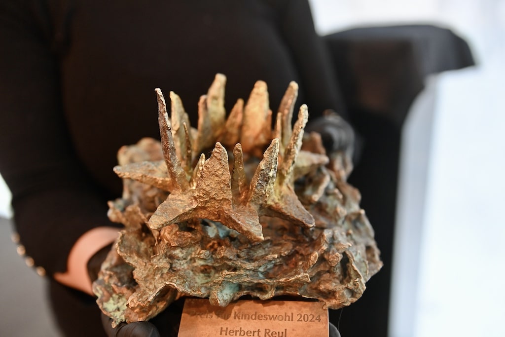 NRW-Innenminister Herbert Reul erhält  “Preis für Kindeswohl“