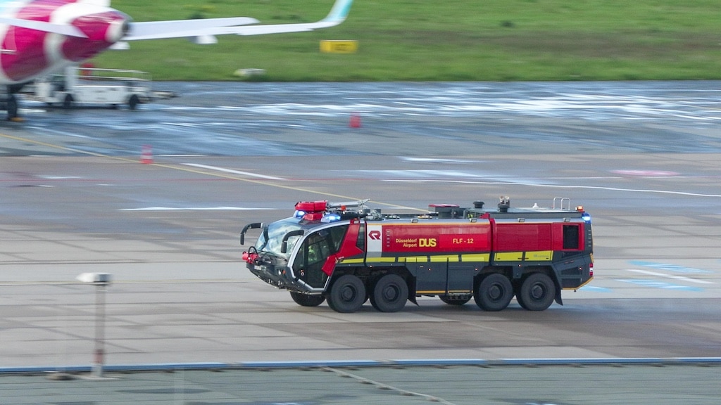 Feuerwehreinsatz am Flughafen Düsseldorf: Qatar Airways Dreamliner kehrt aufgrund technischen Problems zurück