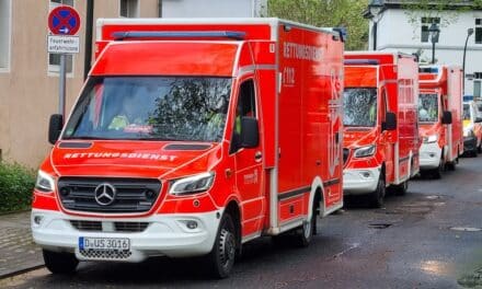 Schwerer Verkehrsunfall in Düsseldorf-Bilk: Fußgänger von Pkw erfasst
