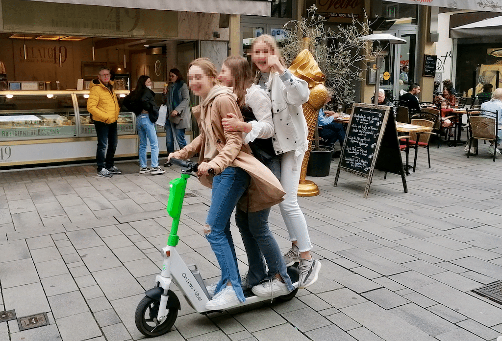 Falsche Nutzung von E-Scooter © Lokalbüro