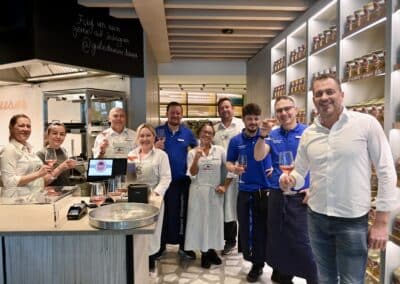 Strahlende Gesichter bei der Eröffnung Foto: LOKALBÜRO