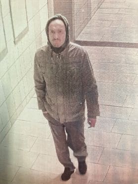 Wer kann Hinweise zu diesem Tatverdächtigen geben? Foto: Polizei Düsseldorf Wer kann Hinweise zu diesem Tatverdächtigen geben? Foto: Polizei Düsseldorf