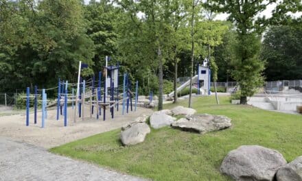 Stadt nimmt Wasserspielplätze und Wassermatschanlagen in Betrieb