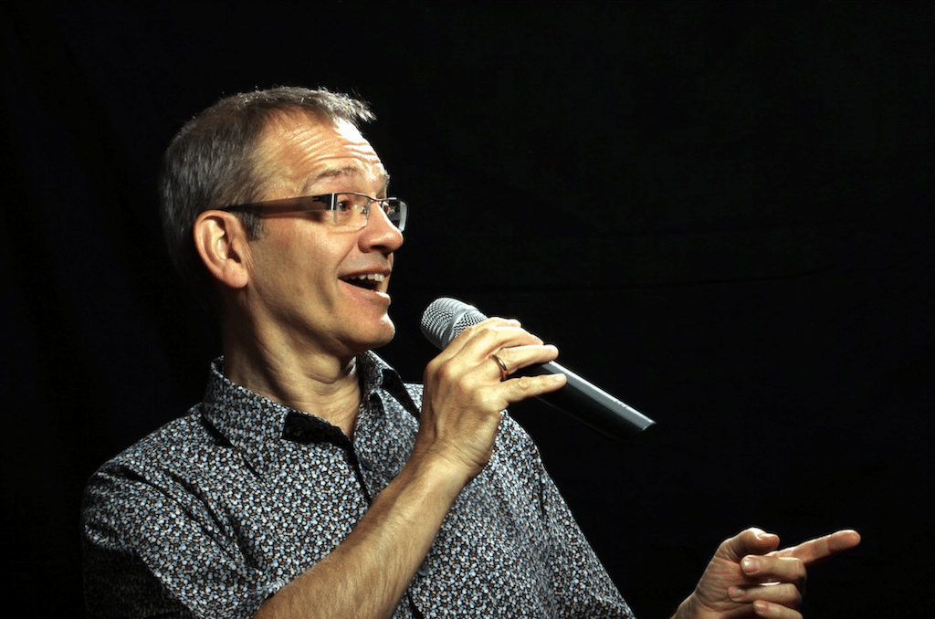 Frank Küster präsentiert topaktuellen Monatsrückblick im Uerige