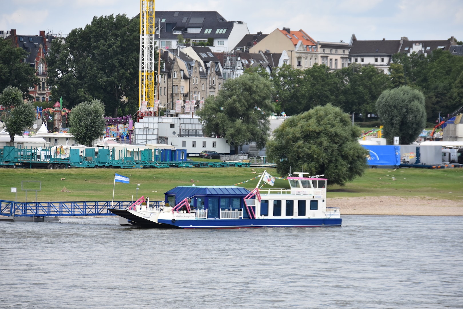 Unsichere Zukunft für die Kirmesfähre in Düsseldorf
