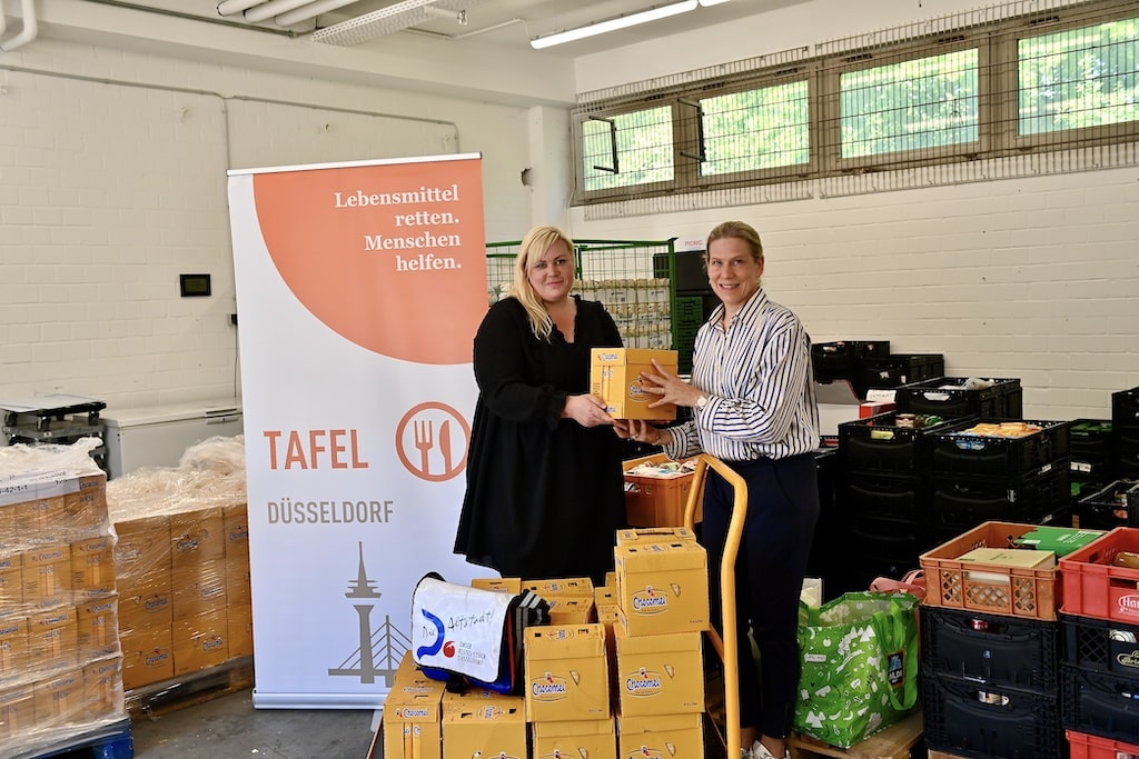 Altstadt Gemeinschaft spendet 1200 Liter Chocomel an die Tafel