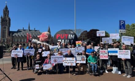 Aktivisten stellen Putin-Figur vor Europäischem Gerichtshof in Den Haag auf: “Knast statt&nbsp;Kreml”