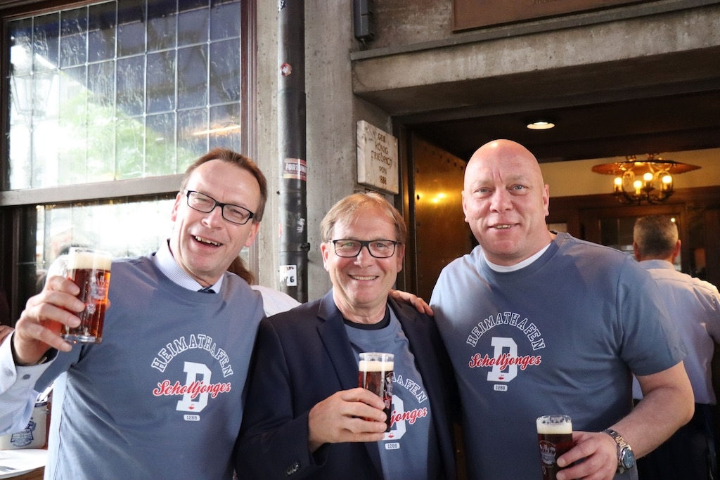 Rheinkirmes-Feuerwerk auf der MS Stadt Vallendar mit den Scholljonges