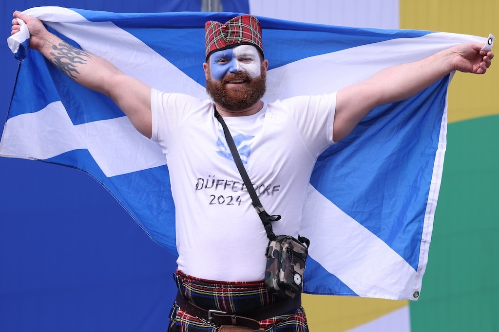 EURO 2024 in Düsseldorf gestartet: Besucher strömen in die Fan Zones