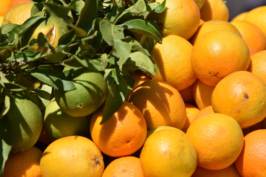 Frische Obstsalate und ‑säfte: Was beim Kauf zu beachten ist