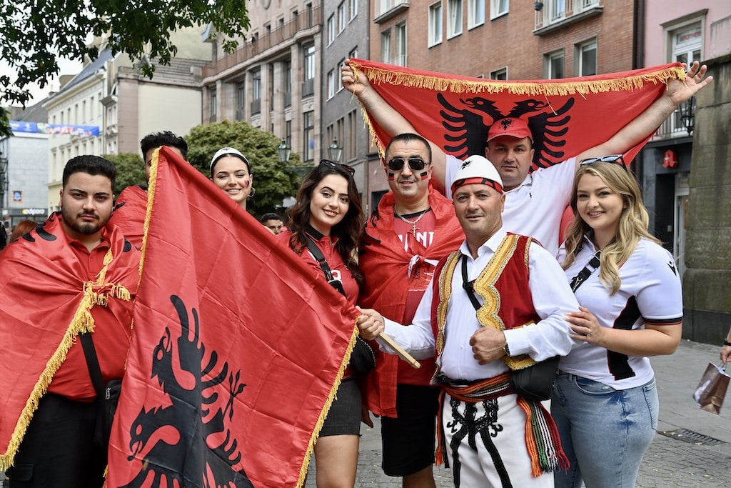 UEFA EURO 2024: Friedliches Fußballfest bei bestem Wetter in Düsseldorf