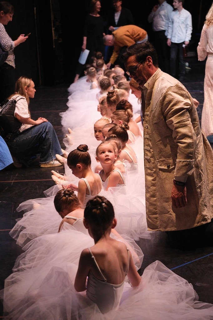 Dornröschen Fotos: Daniel Senzek, Petra Verhoeven Dornröschen Fotos: Daniel Senzek, Petra Verhoeven