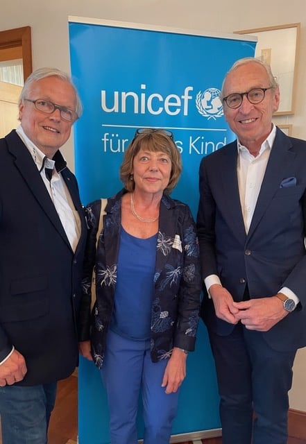 v.l.n.rechts : Heribert Klein, Düsseldorf / Daniela Schadt (Vorstand Unicef ) - Frau von Bundespräsident a.D. Gauck / Georg Graf Waldersee - UNICEF VorsitzenderDeutschland / in Berlin bei der Jahrestagung UNICEF (c) UNICEF v.l.n.rechts : Heribert Klein, Düsseldorf / Daniela Schadt (Vorstand Unicef ) - Frau von Bundespräsident a.D. Gauck / Georg Graf Waldersee - UNICEF VorsitzenderDeutschland / in Berlin bei der Jahrestagung UNICEF (c) UNICEF