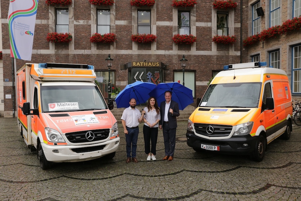 Oberbürgermeister Dr. Keller verabschiedet Hilfskonvoi