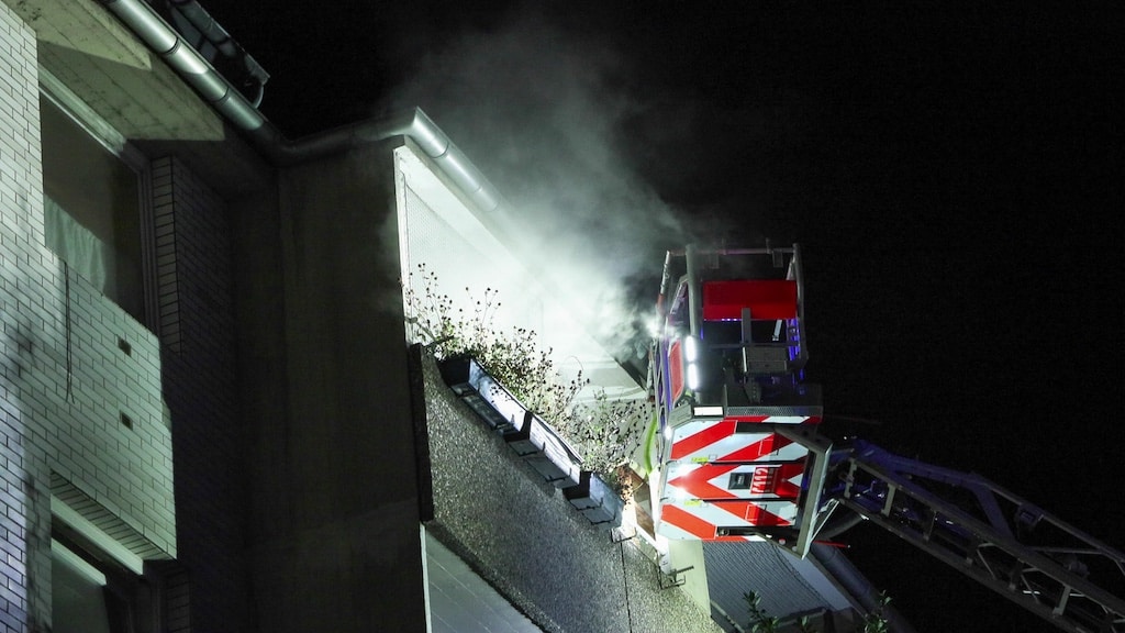 Wohnungsbrand in Düsseldorf: Feuerwehr rettet mehrere Bewohner