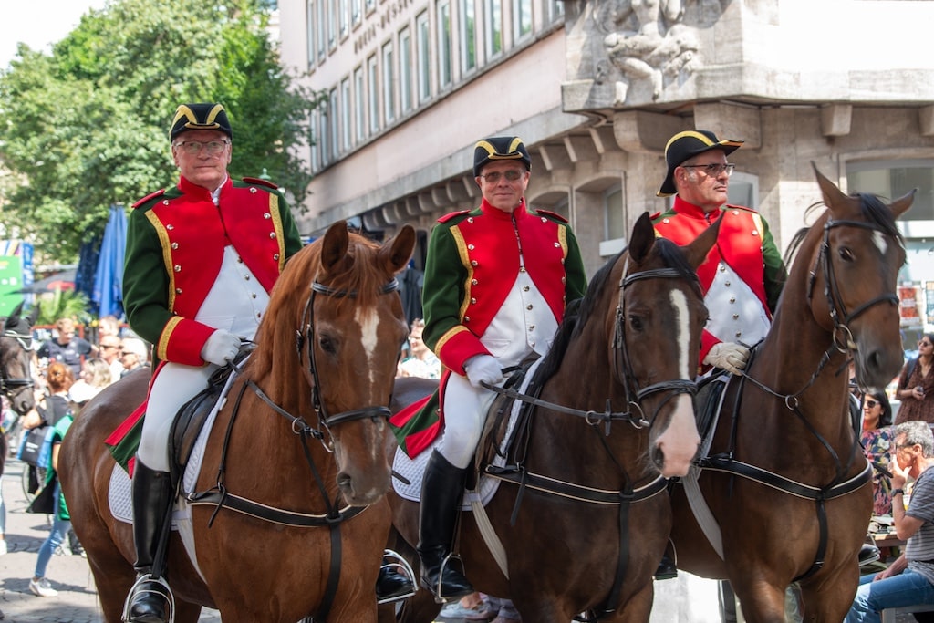 Erfolgreicher Festumzug der St. Sebastianer in Düsseldorf: Premiere für neuen Oberst