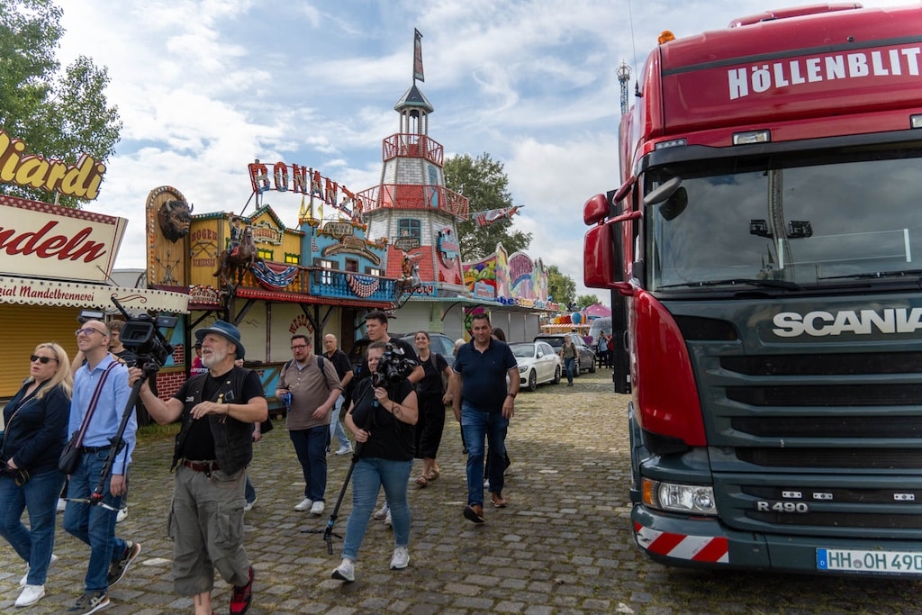 Aufbau Rheinkirmes 2024 Foto: LB / Olaf Oidtmann