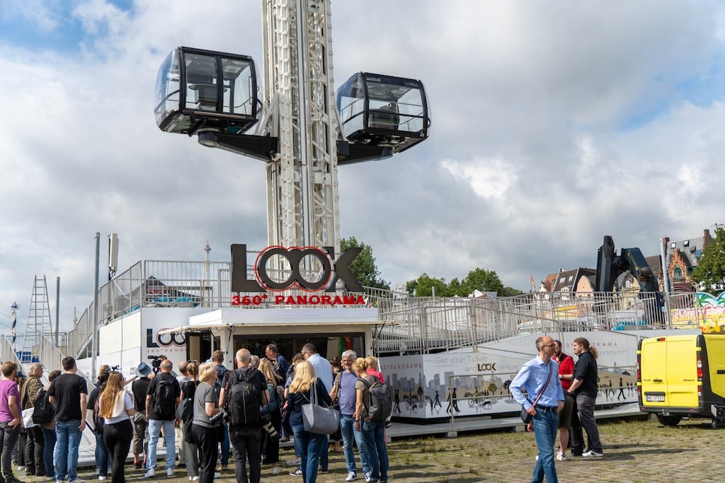 Aufbau Rheinkirmes 2024 Foto: LB / Olaf Oidtmann