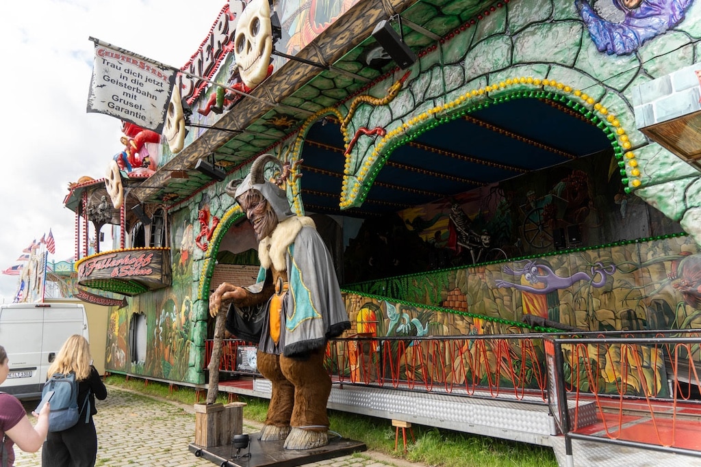 Aufbau Rheinkirmes 2024 Foto: LB / Olaf Oidtmann