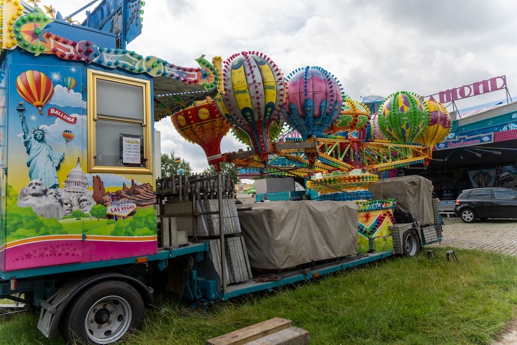 Aufbau Rheinkirmes 2024 Foto: LB / Olaf Oidtmann