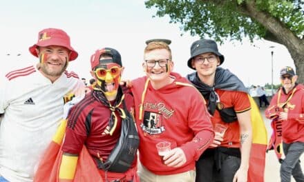 Viertes Spiel in der Landeshauptstadt — Friedliche und ausgelassene Stimmung an der längsten Theke der&nbsp;Welt